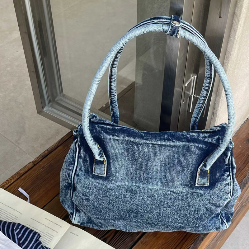 Kadınlar için pantolon şekli d - Luxury Bags Denim incelemesi ve fiyatı